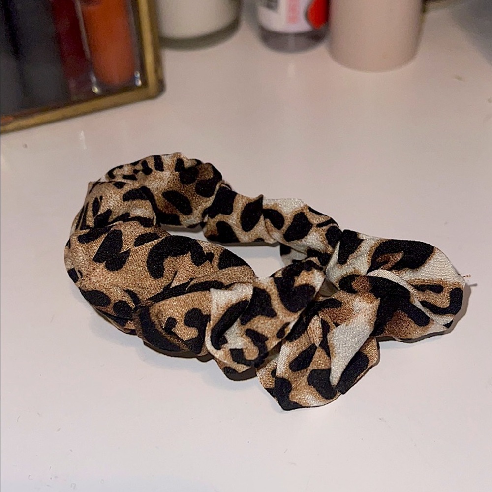NWOT Silken Leopard Print Scrunchie